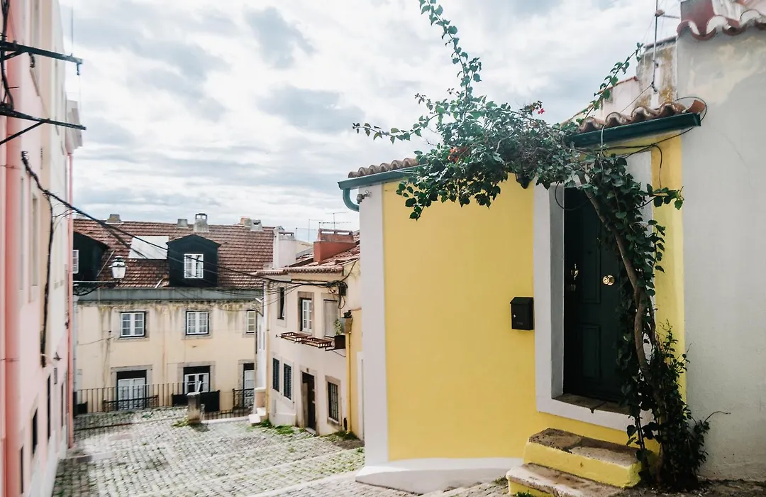 Cozy Yellow House Bairro Alto-1